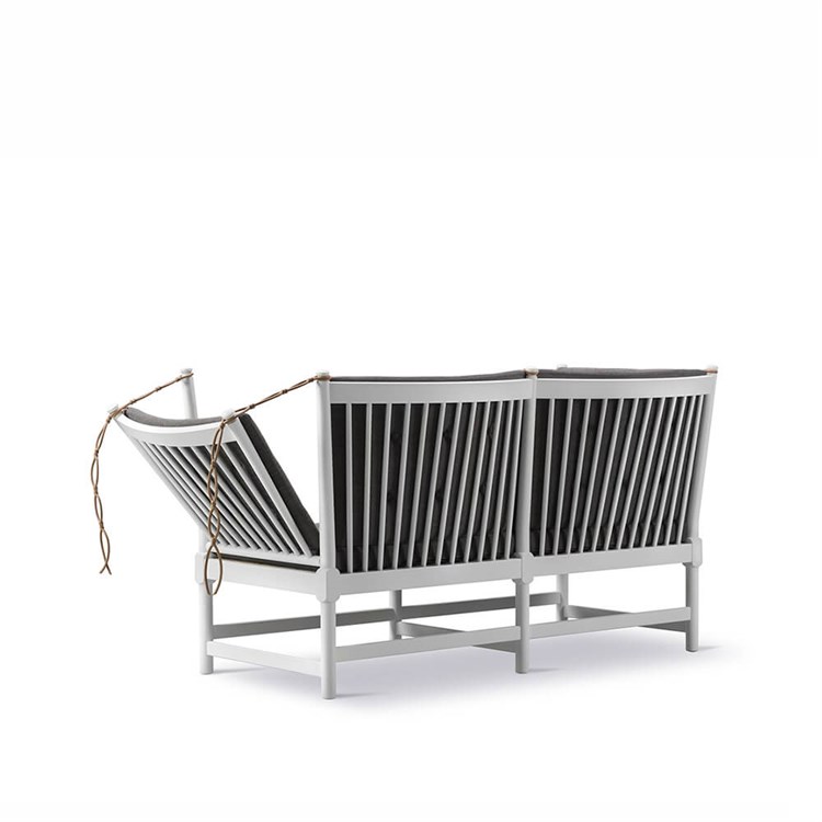 Tremmesofa fra Fredericia Furniture med grå polstring