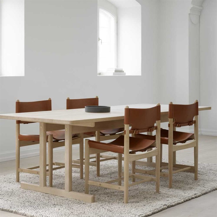 Fredericia Furniture Den Spanske Spisebordsstol, 3237 - Cognac/olieret eg - Miljø