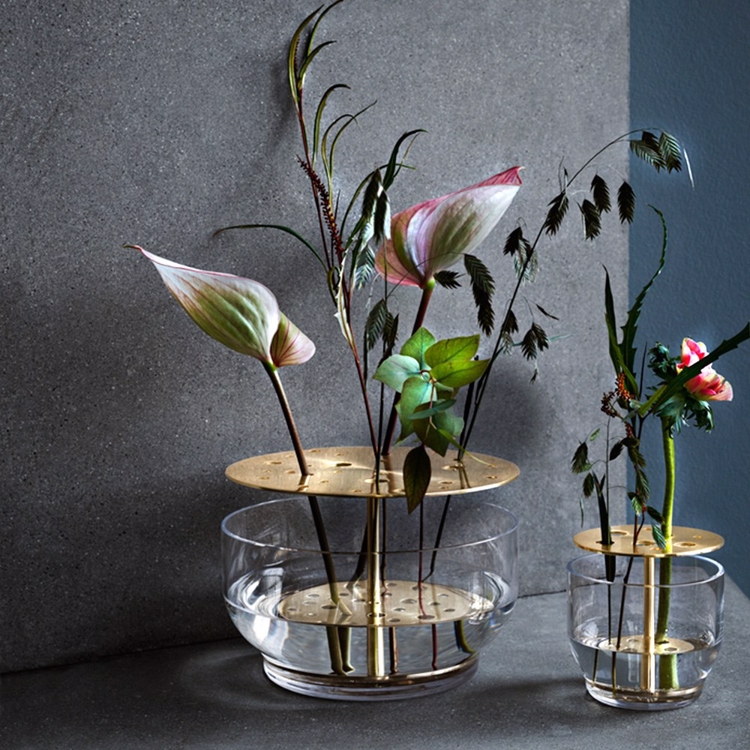 Fritz Hansen Ikebana Vase Glas og Messing Stor og lille med blomster