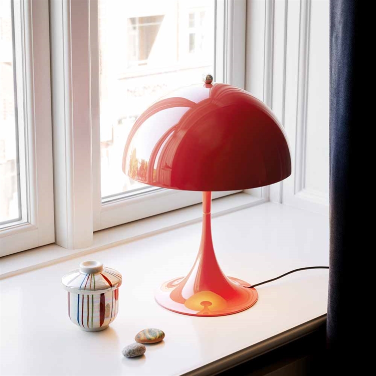 Louis Poulsen Panthella Mini Bordlampe Coral i stue