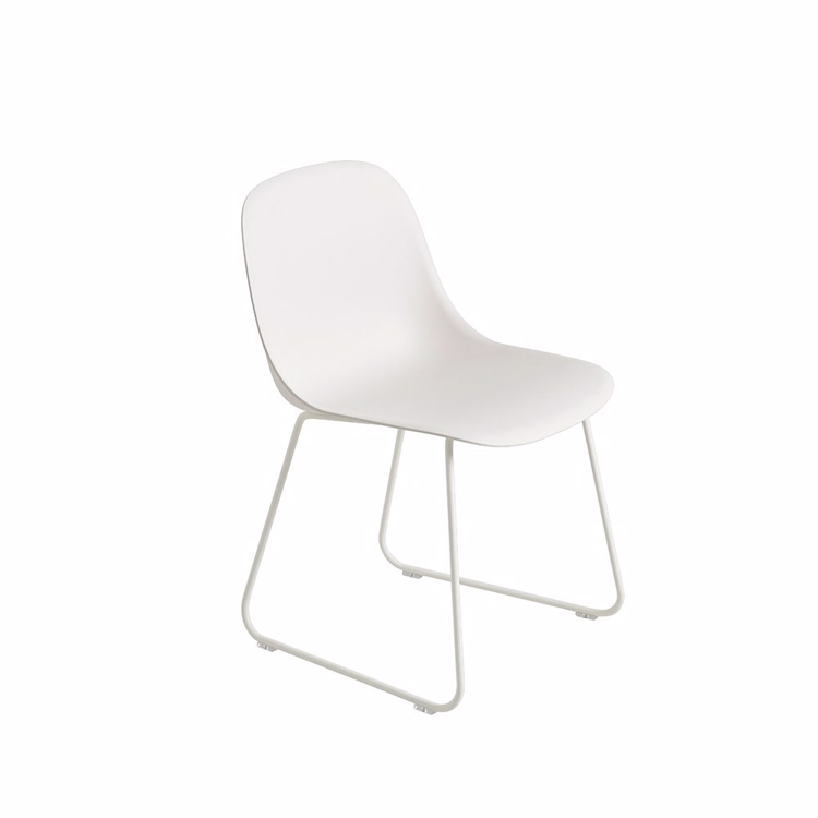 Muuto Fiber Sled Spisebordsstol uden armlæn i farven hvid