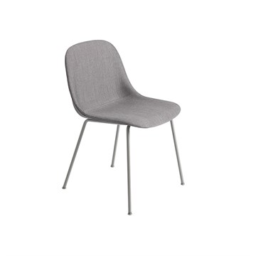Muuto Fiber Spisebordsstol med stål stel og polstret sæde i grå remix 133