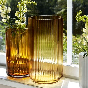 Lyngby Vase Glas Amber i vinduet