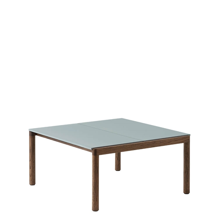 Muuto Couple Coffee Table Plain 80 X 84 - Lys blå/Mørk Olieret Eg